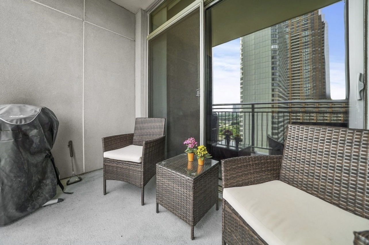 1250 S Michigan Avenue Unit: 1207