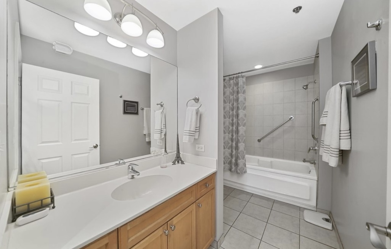 1250 S Michigan Avenue Unit: 1207