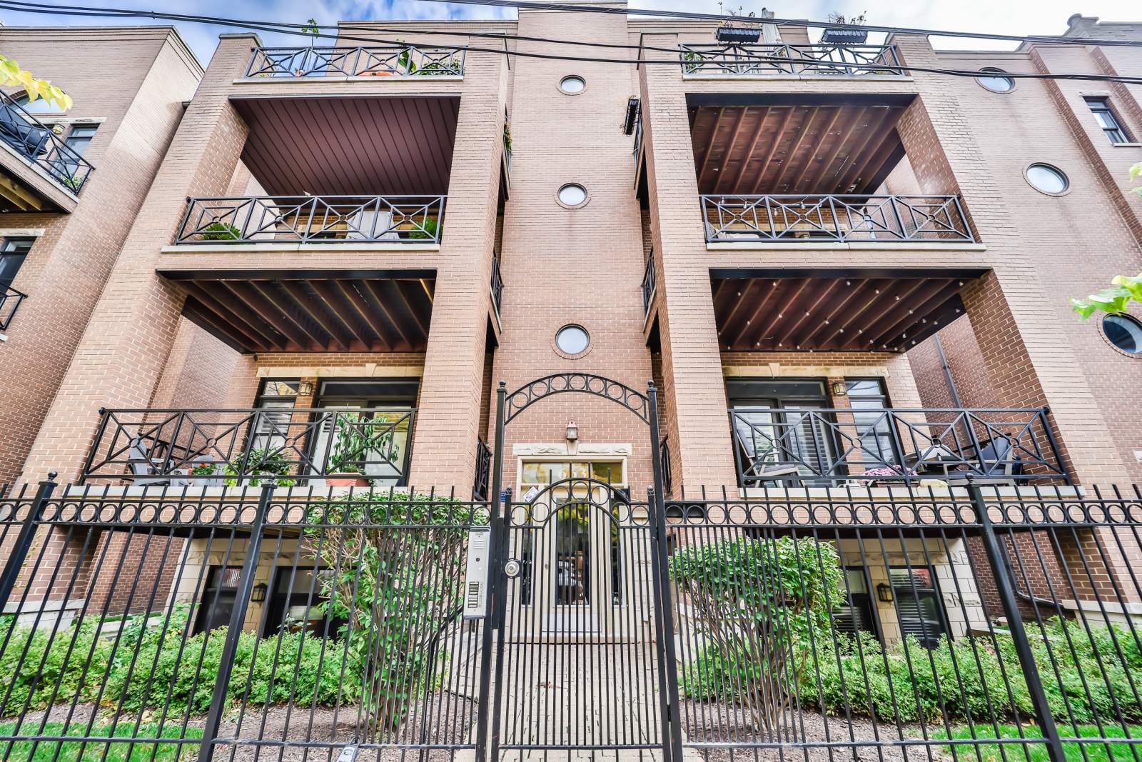 663 N Peoria Street Unit: GN
