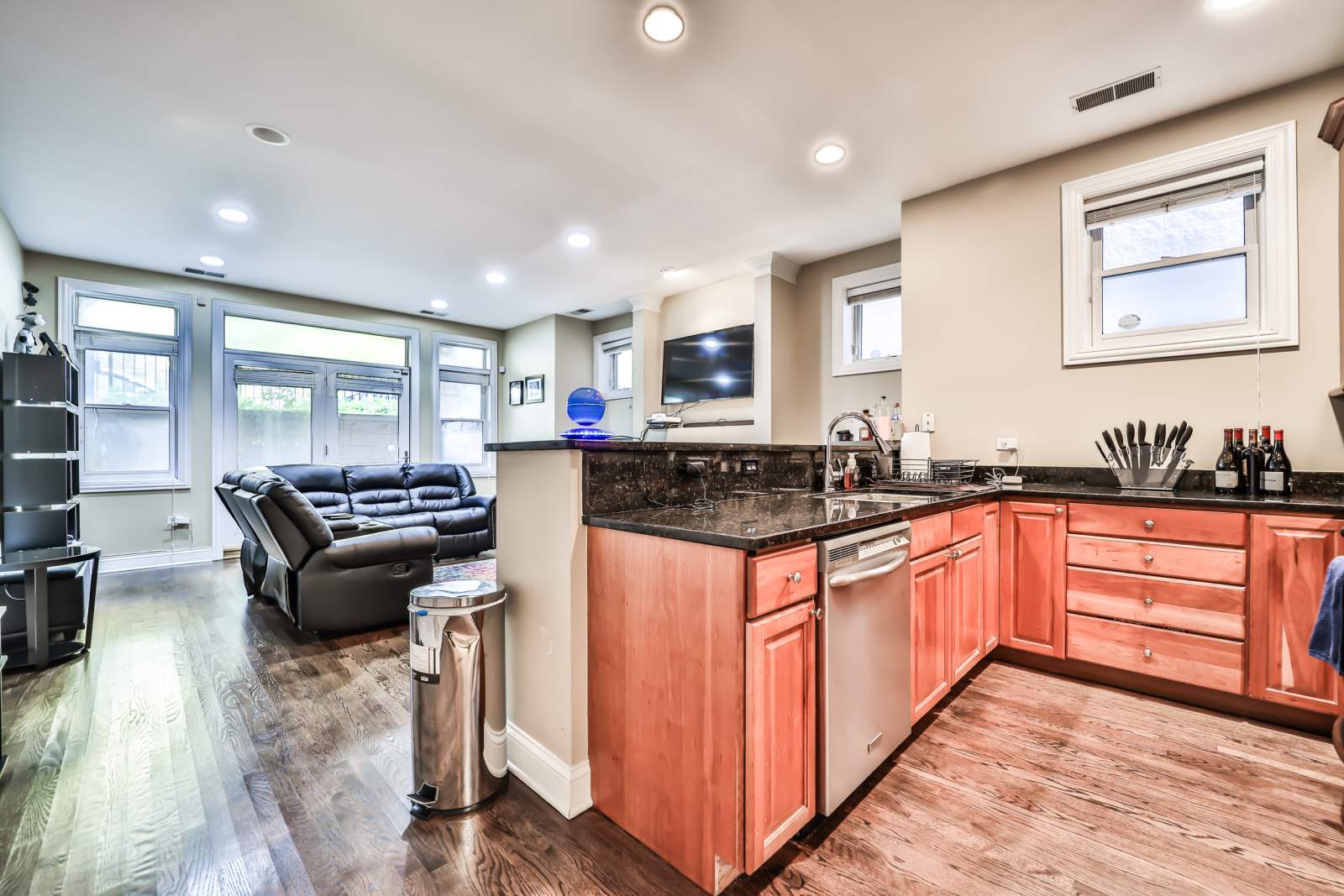 663 N Peoria Street Unit: GN