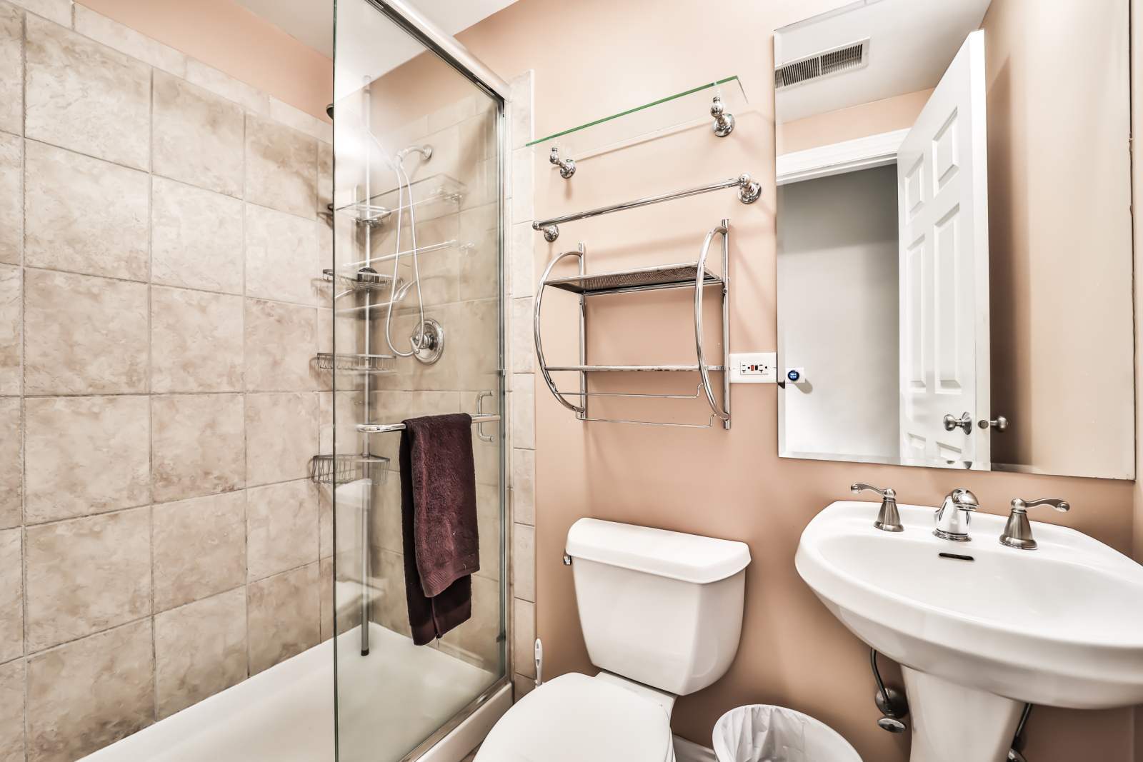 663 N Peoria Street Unit: GN