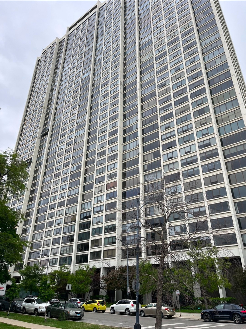 2800 N Lake Shore Drive Unit: 813