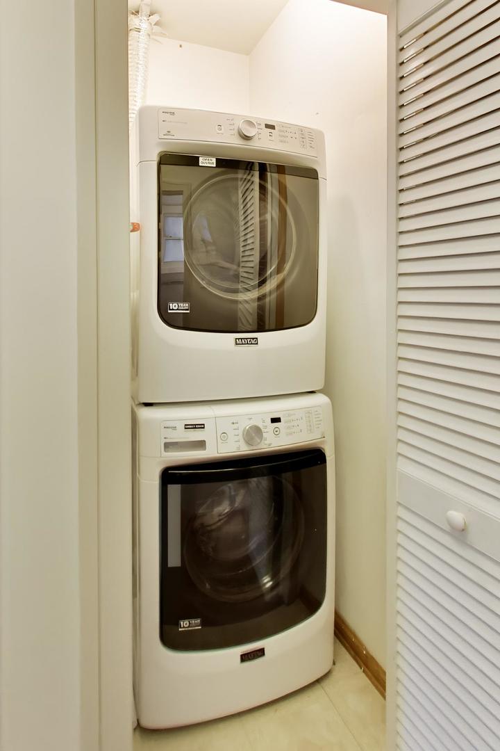 1247 N Rockwell Street Unit: 1