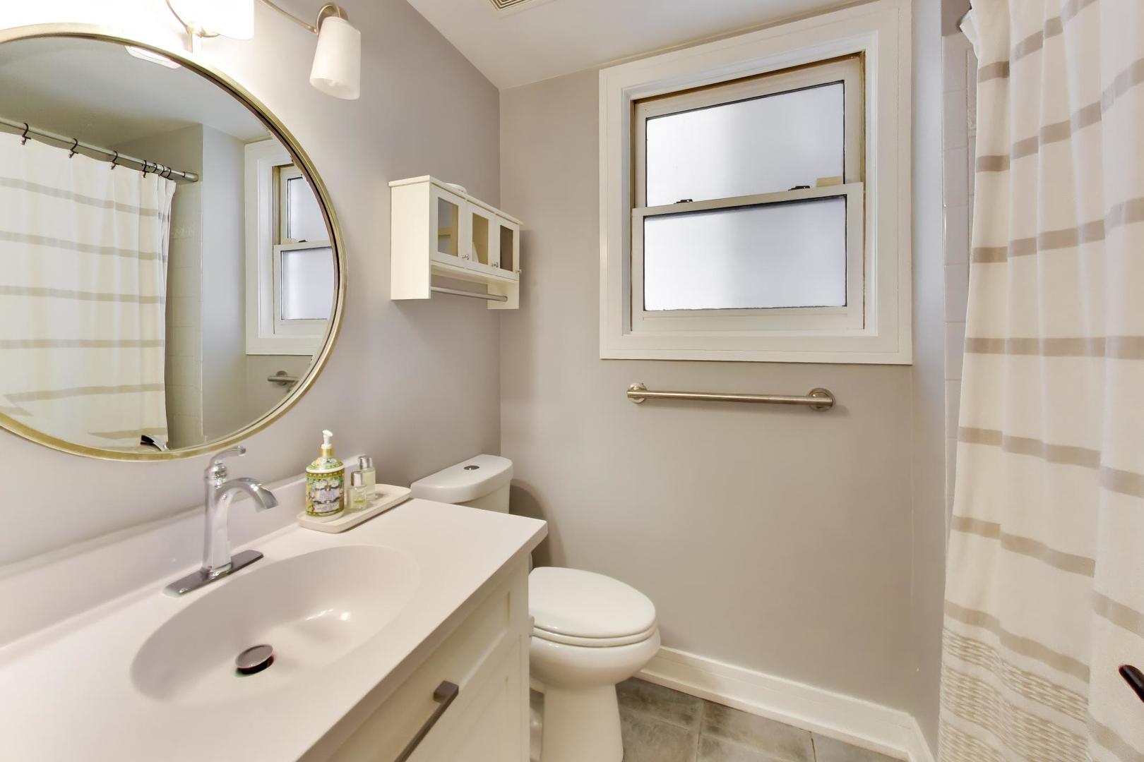 1247 N Rockwell Street Unit: 1