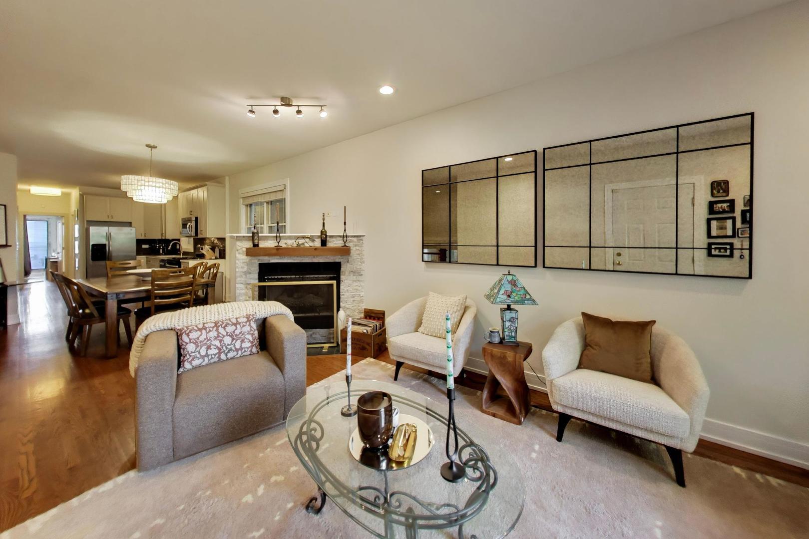 1247 N Rockwell Street Unit: 1