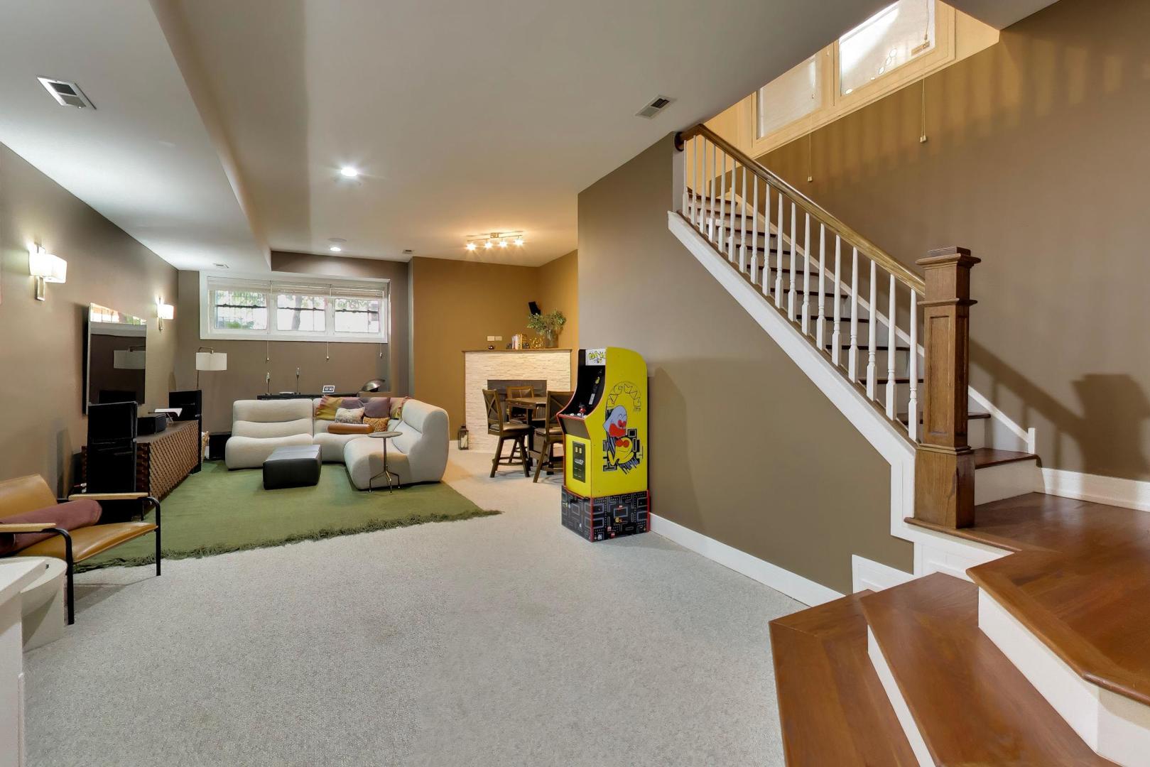 1247 N Rockwell Street Unit: 1
