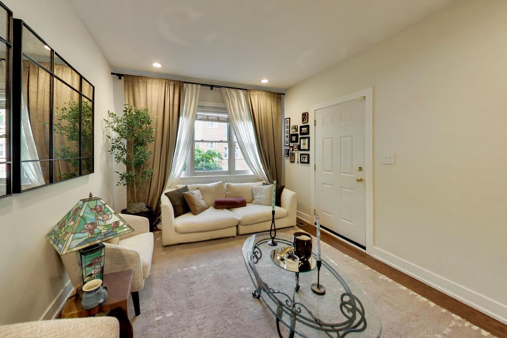 1247 N Rockwell Street Unit: 1