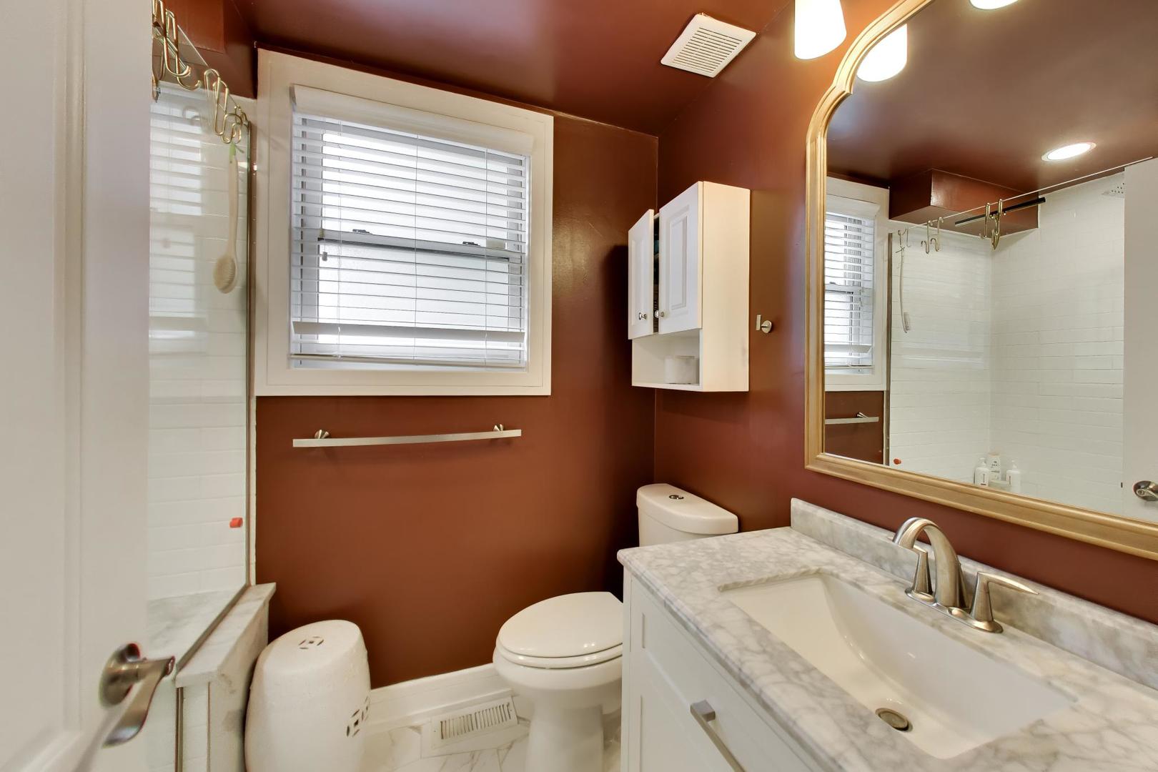 1247 N Rockwell Street Unit: 1