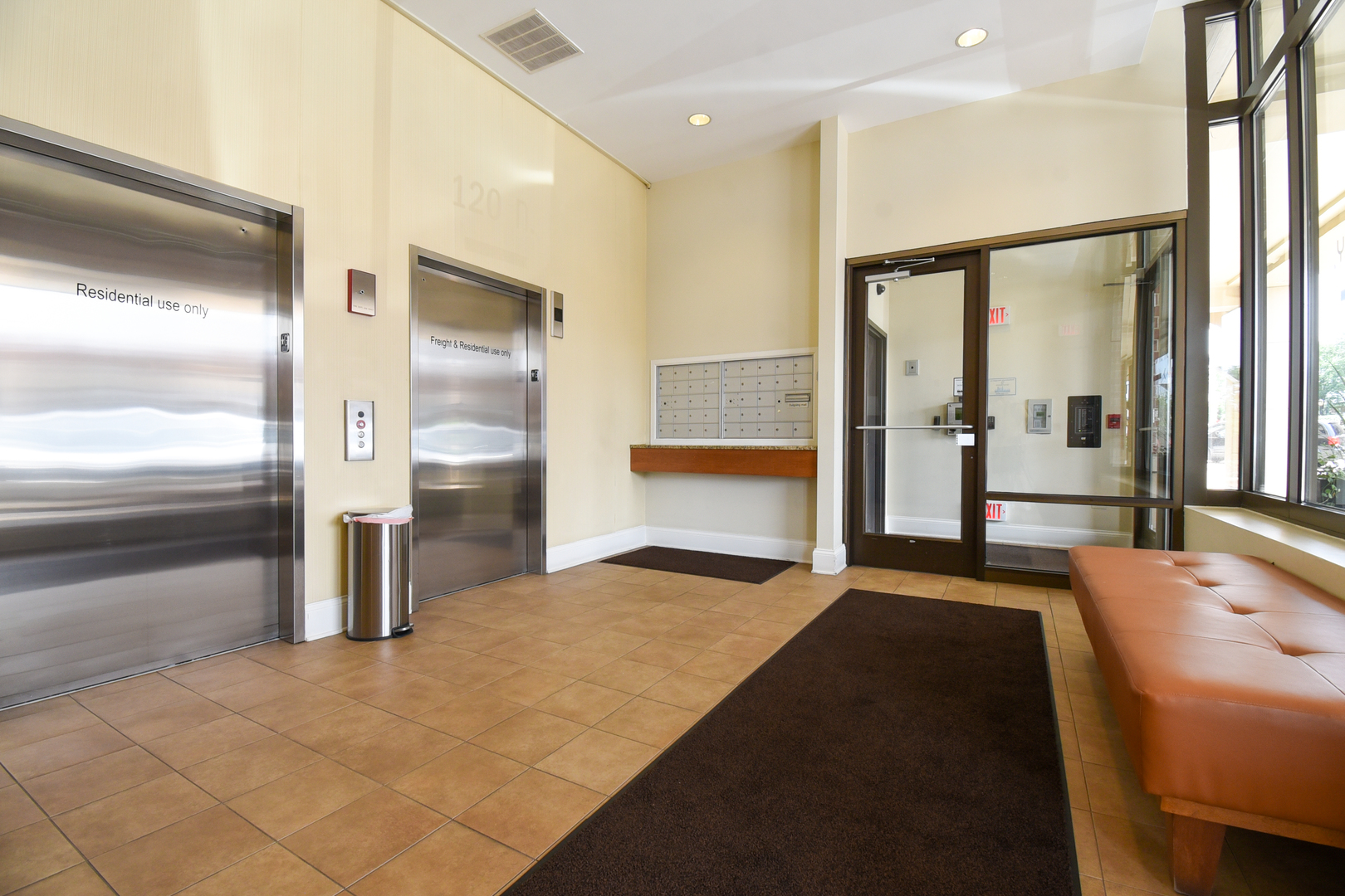 120 N Northwest Highway Unit: 304