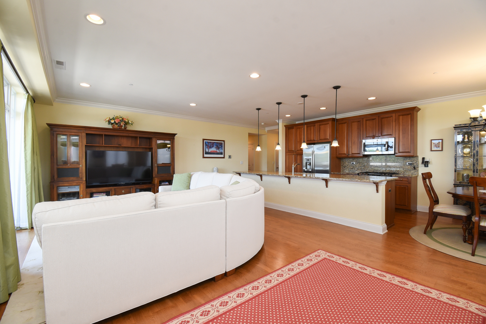 120 N Northwest Highway Unit: 304
