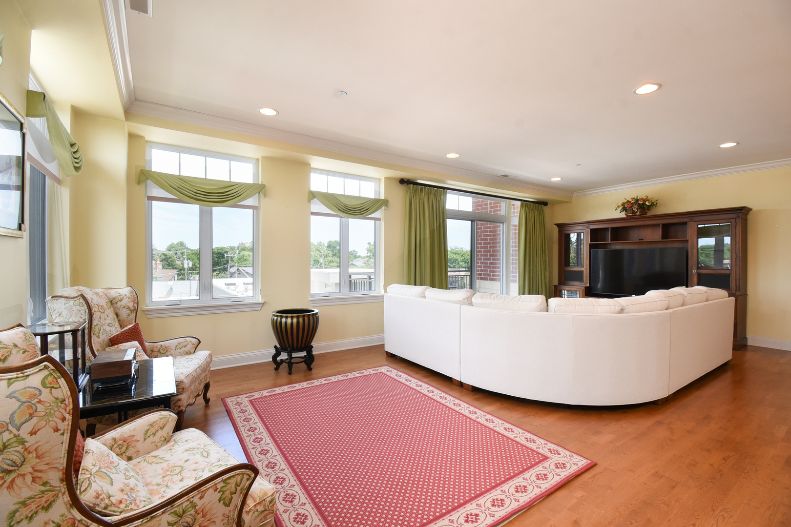 120 N Northwest Highway Unit: 304
