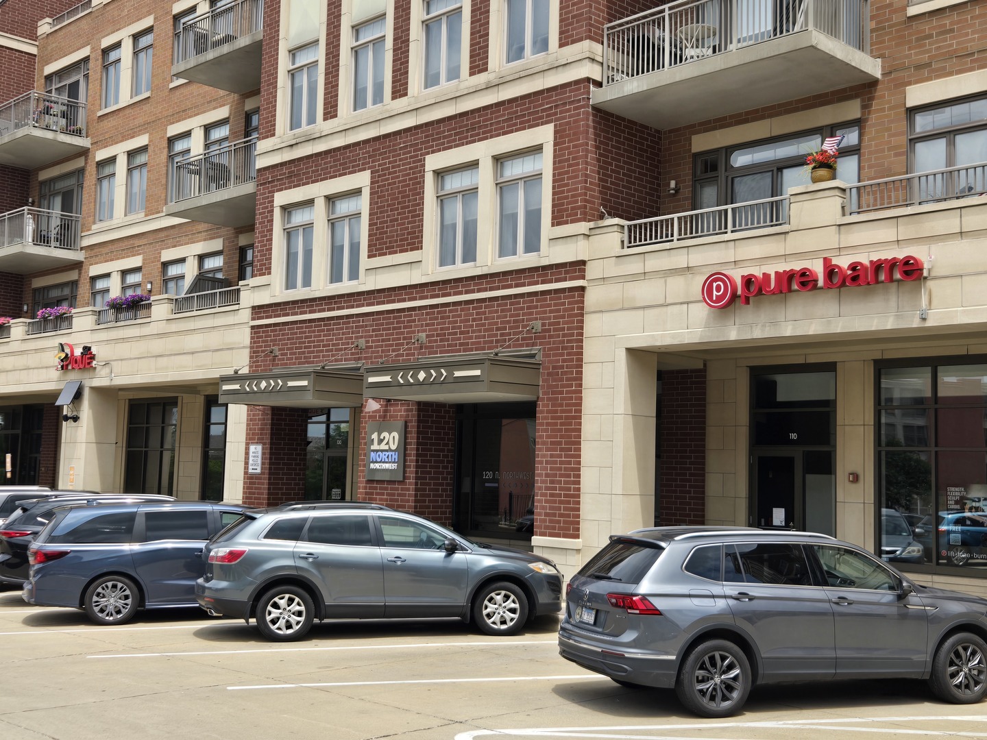 120 N Northwest Highway Unit: 304