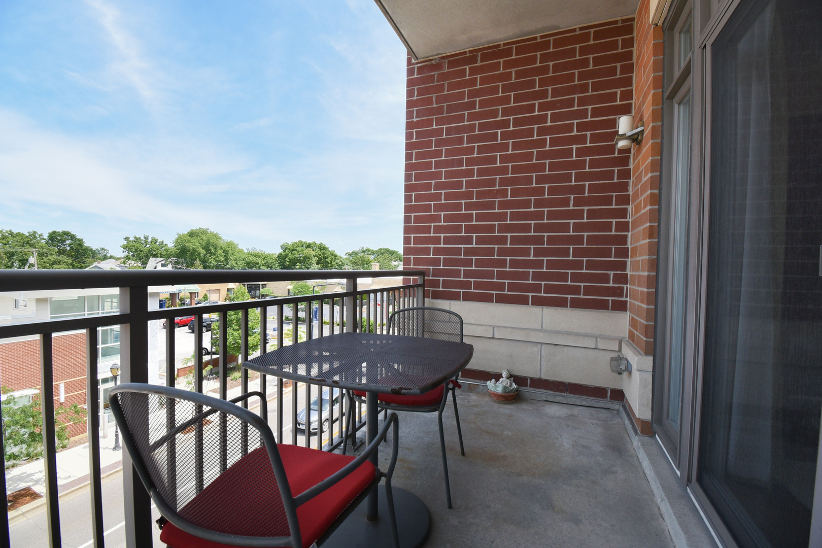 120 N Northwest Highway Unit: 304