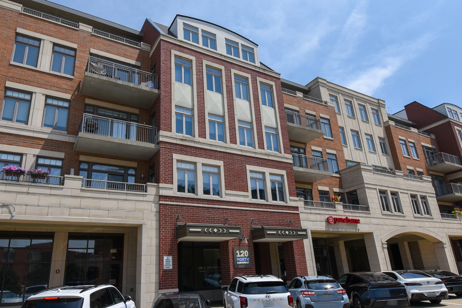 120 N Northwest Highway Unit: 304