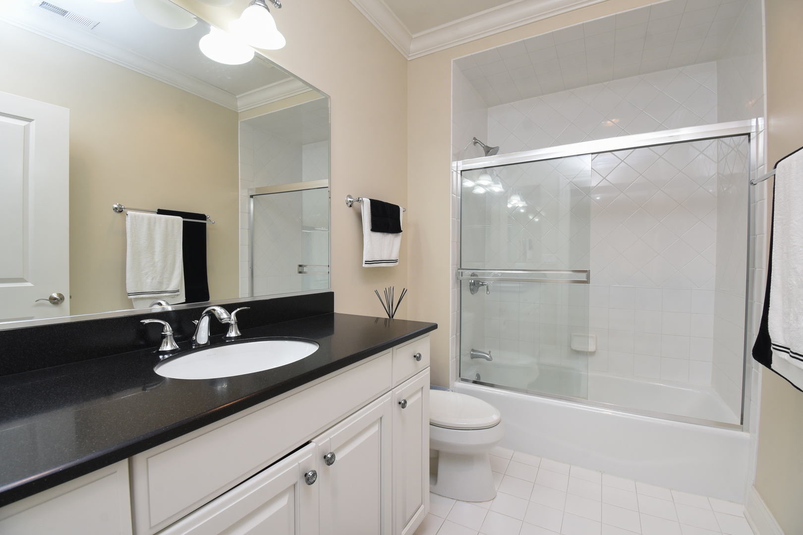 120 N Northwest Highway Unit: 304