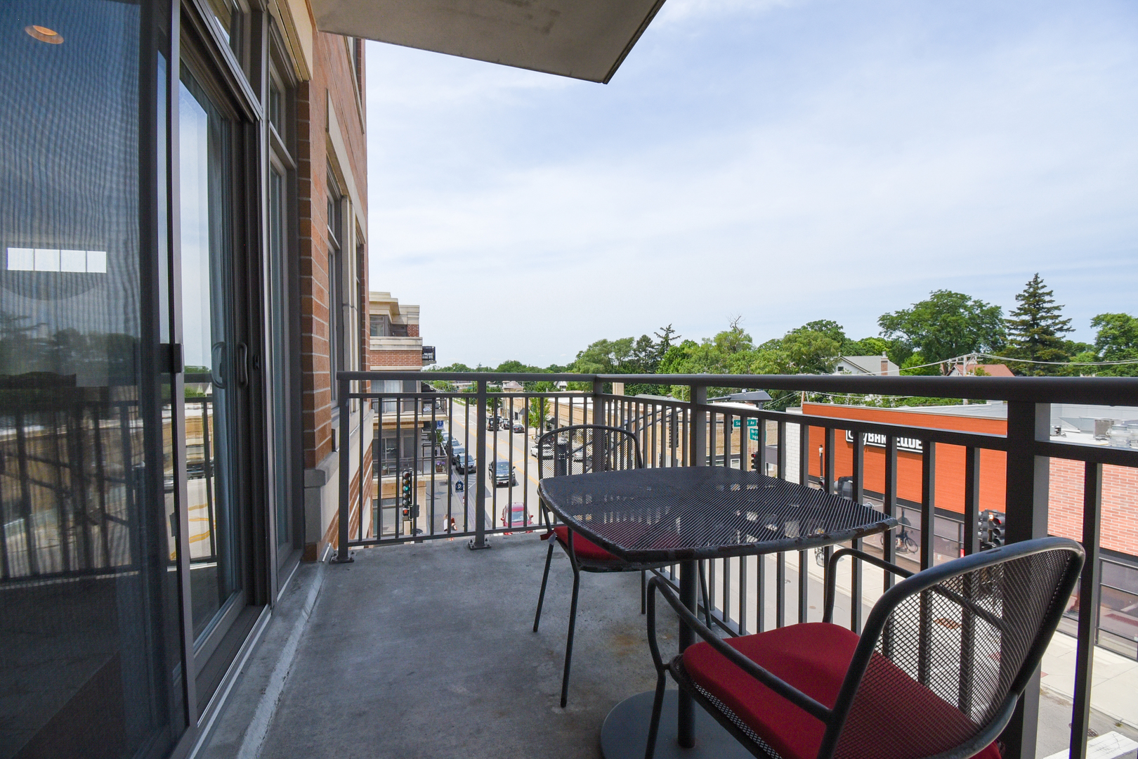 120 N Northwest Highway Unit: 304