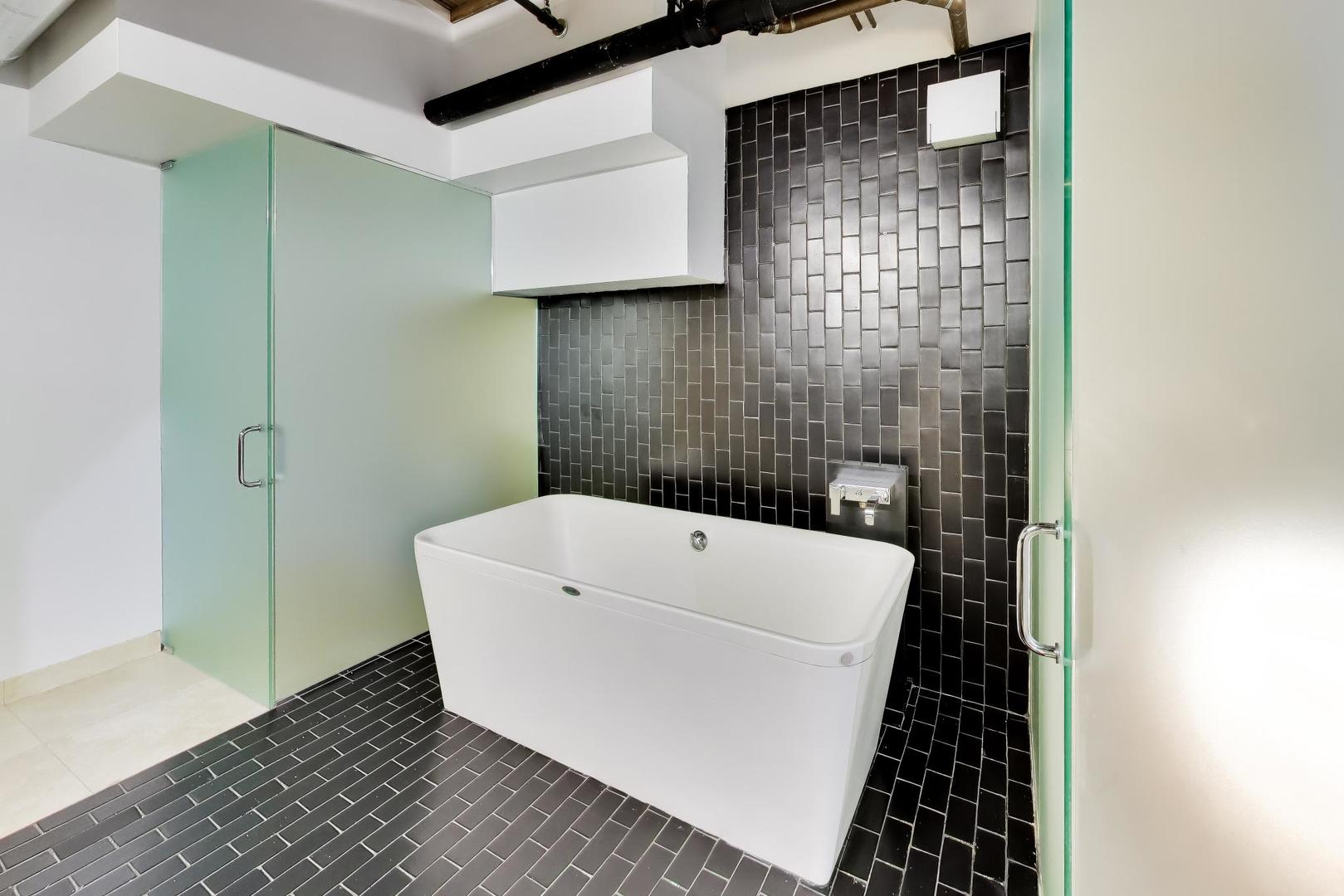 1000 W Washington Boulevard Unit: 141