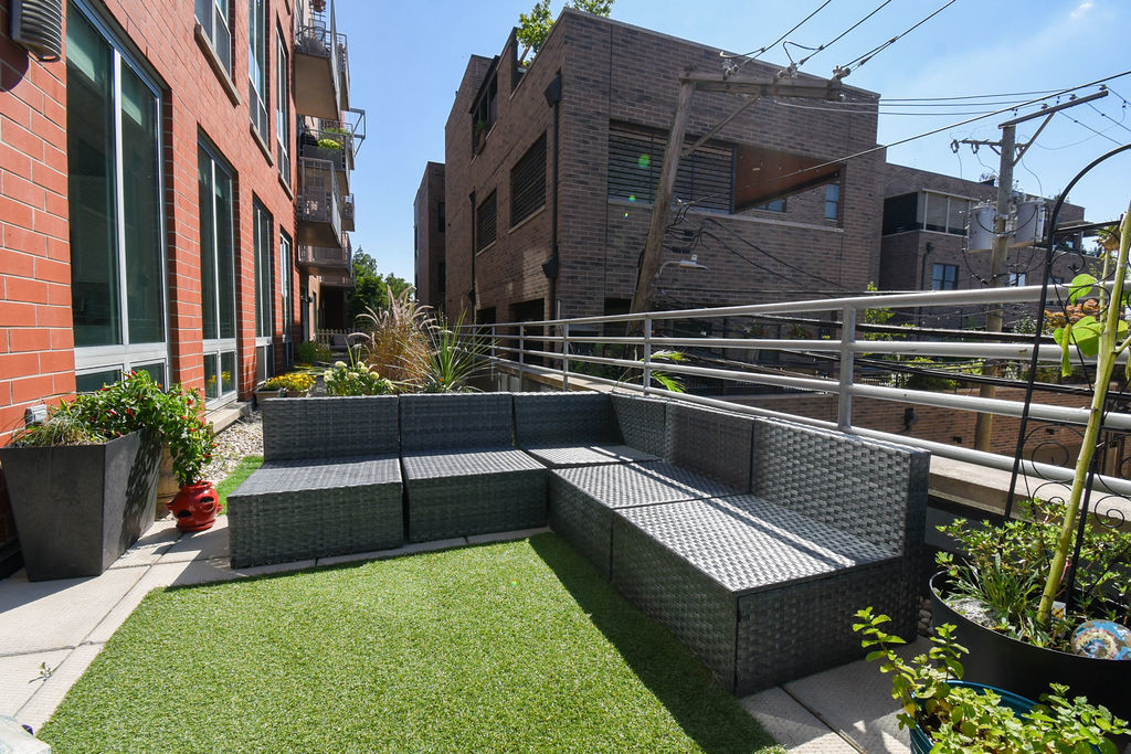 4814 N Clark Street Unit: 202S