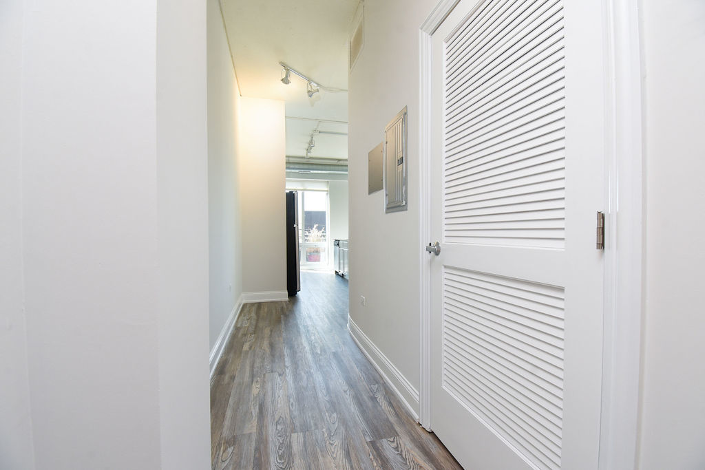 4814 N Clark Street Unit: 202S
