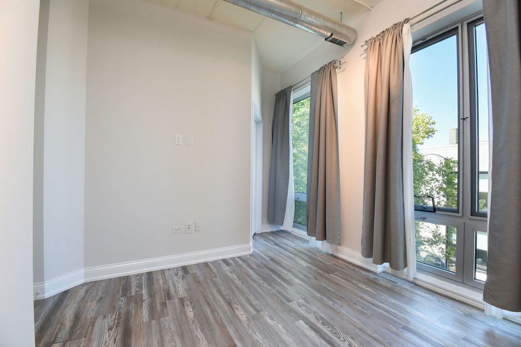 4814 N Clark Street Unit: 202S