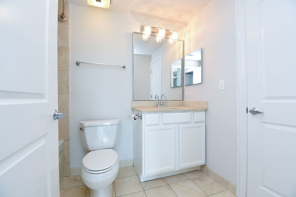 4814 N Clark Street Unit: 202S