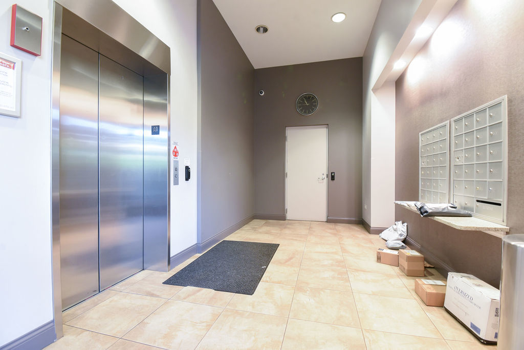 4814 N Clark Street Unit: 202S