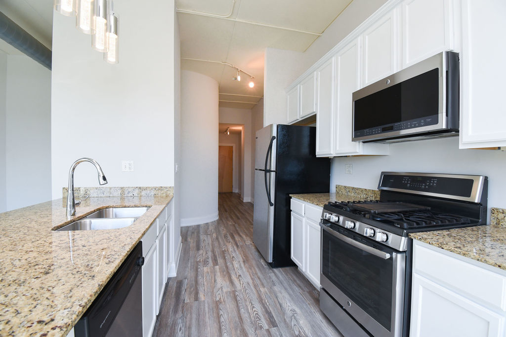 4814 N Clark Street Unit: 202S