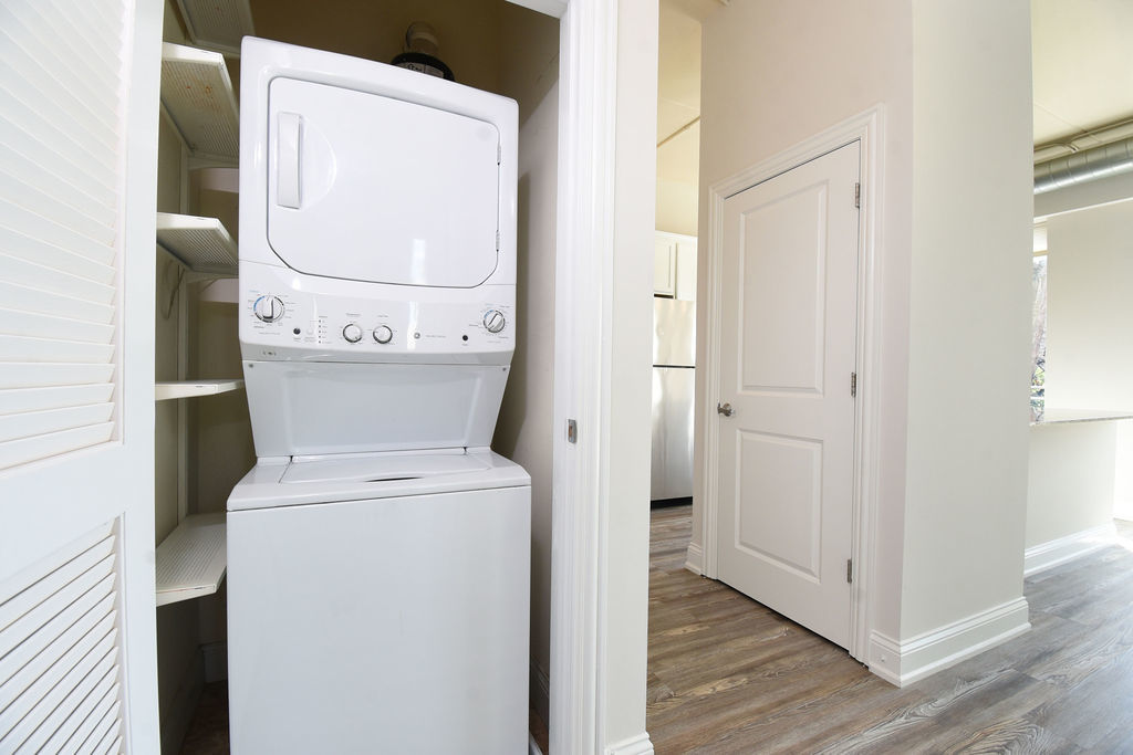 4814 N Clark Street Unit: 202S