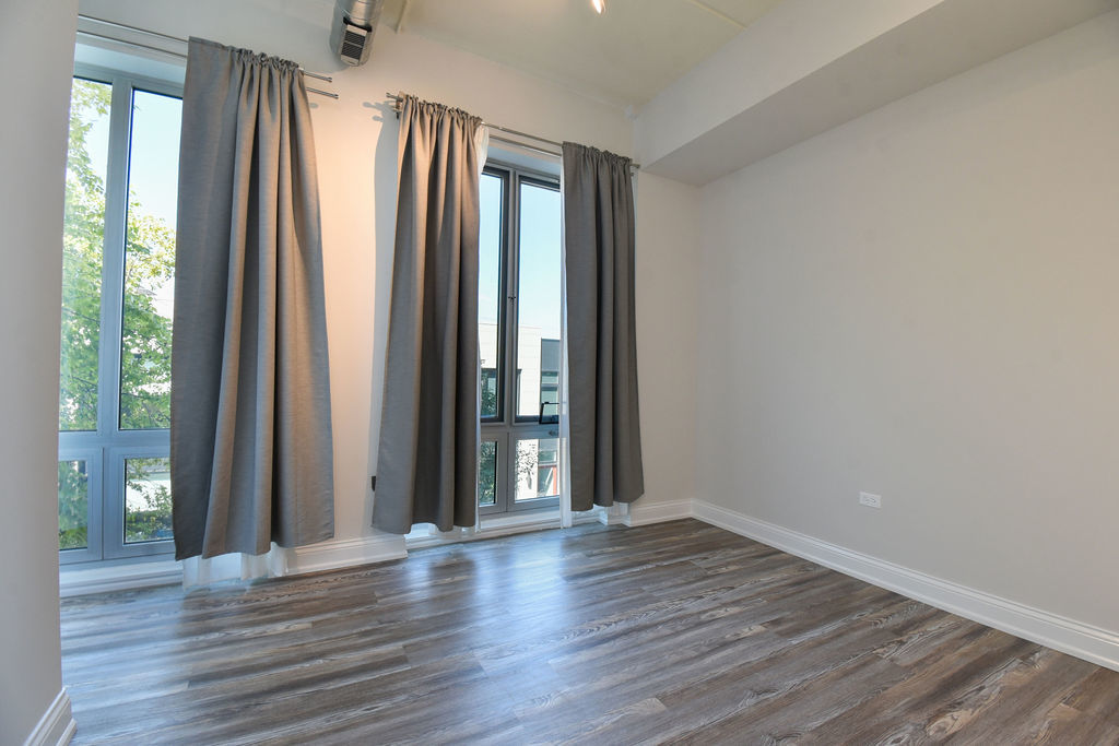 4814 N Clark Street Unit: 202S
