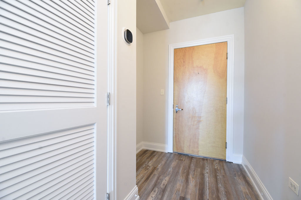 4814 N Clark Street Unit: 202S