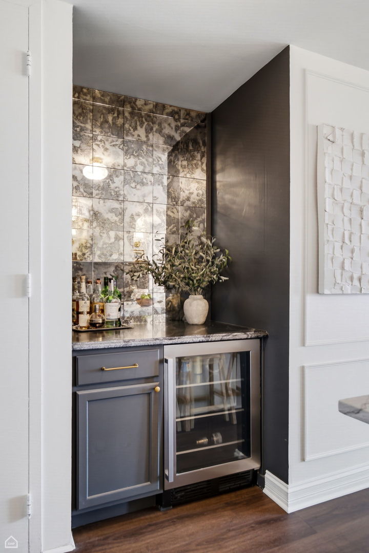 1660 N La Salle Drive Unit: 2608