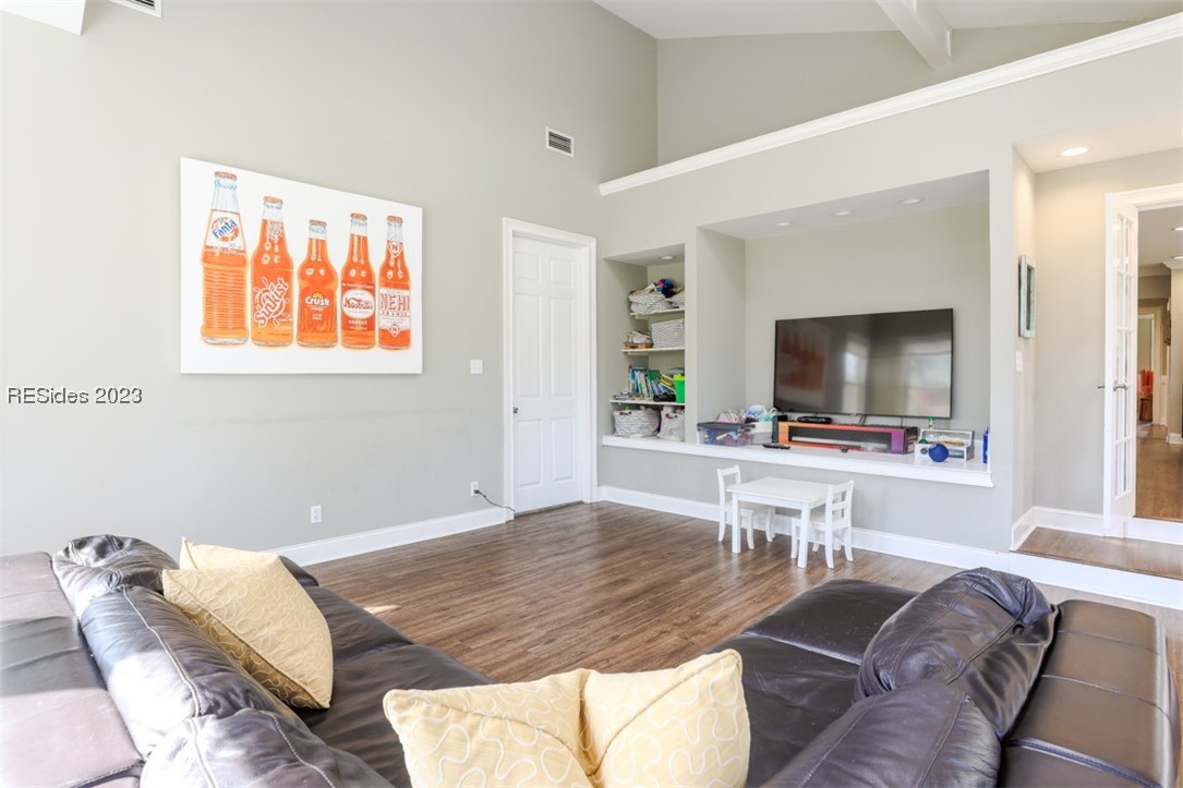 51 White Oaks Circle
