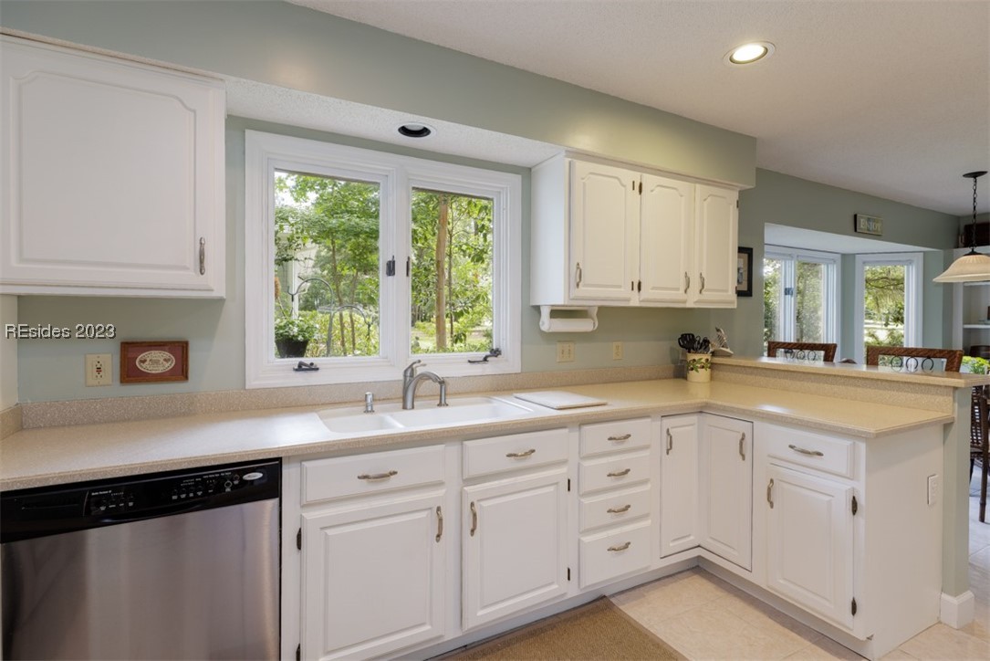 19 White Oaks Circle