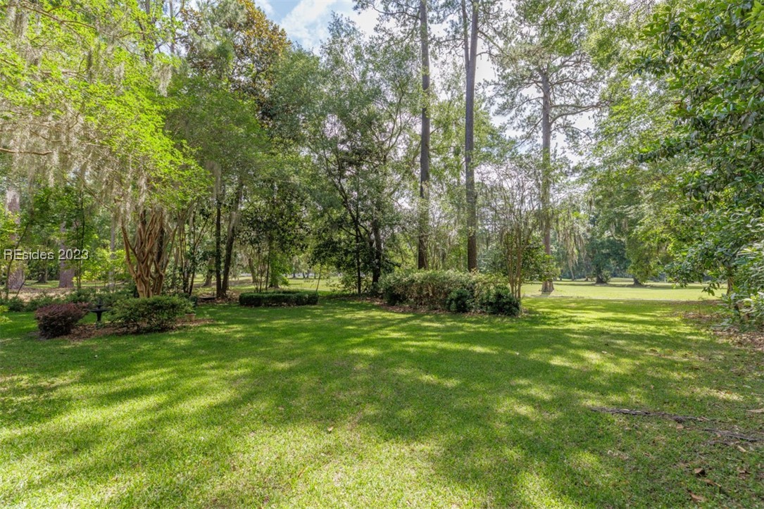 19 White Oaks Circle