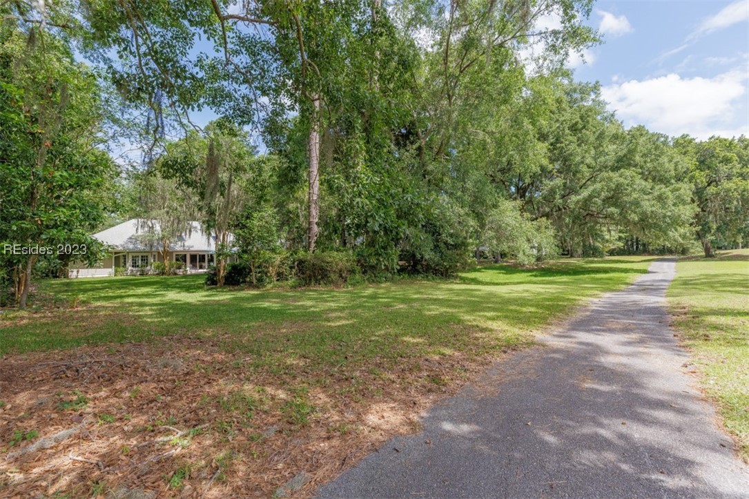 19 White Oaks Circle