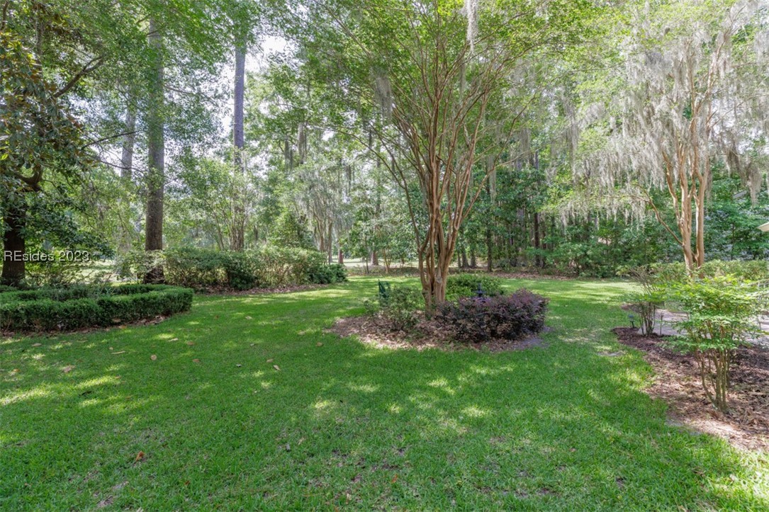 19 White Oaks Circle