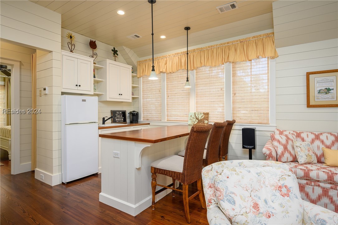 2 Kestral Court