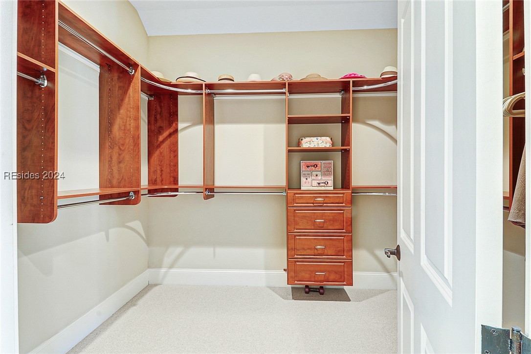 16 Hunting Court