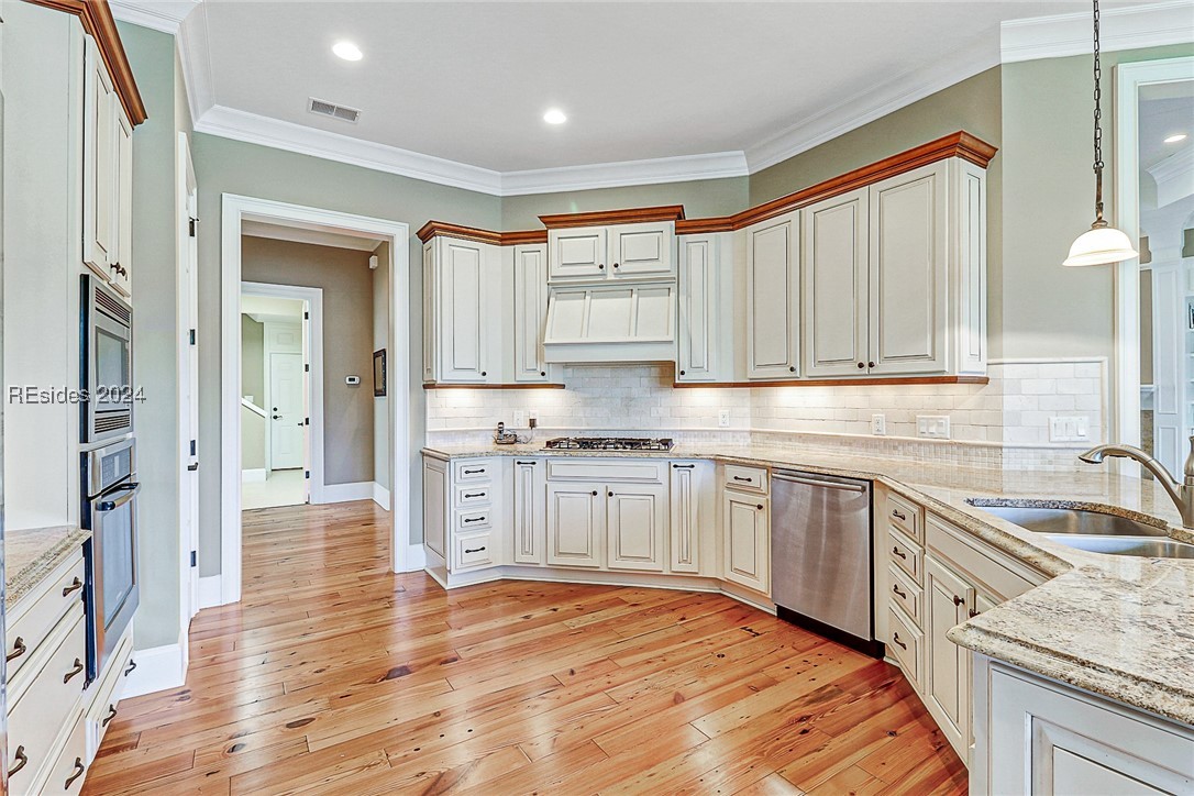 16 Hunting Court