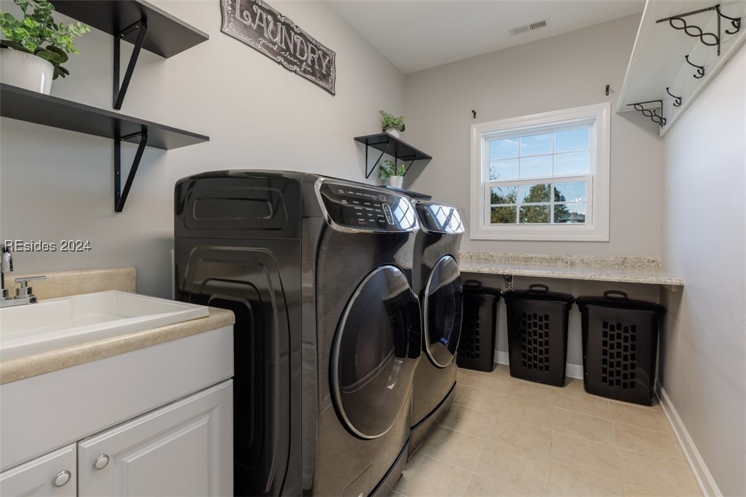 230 Grand Court S