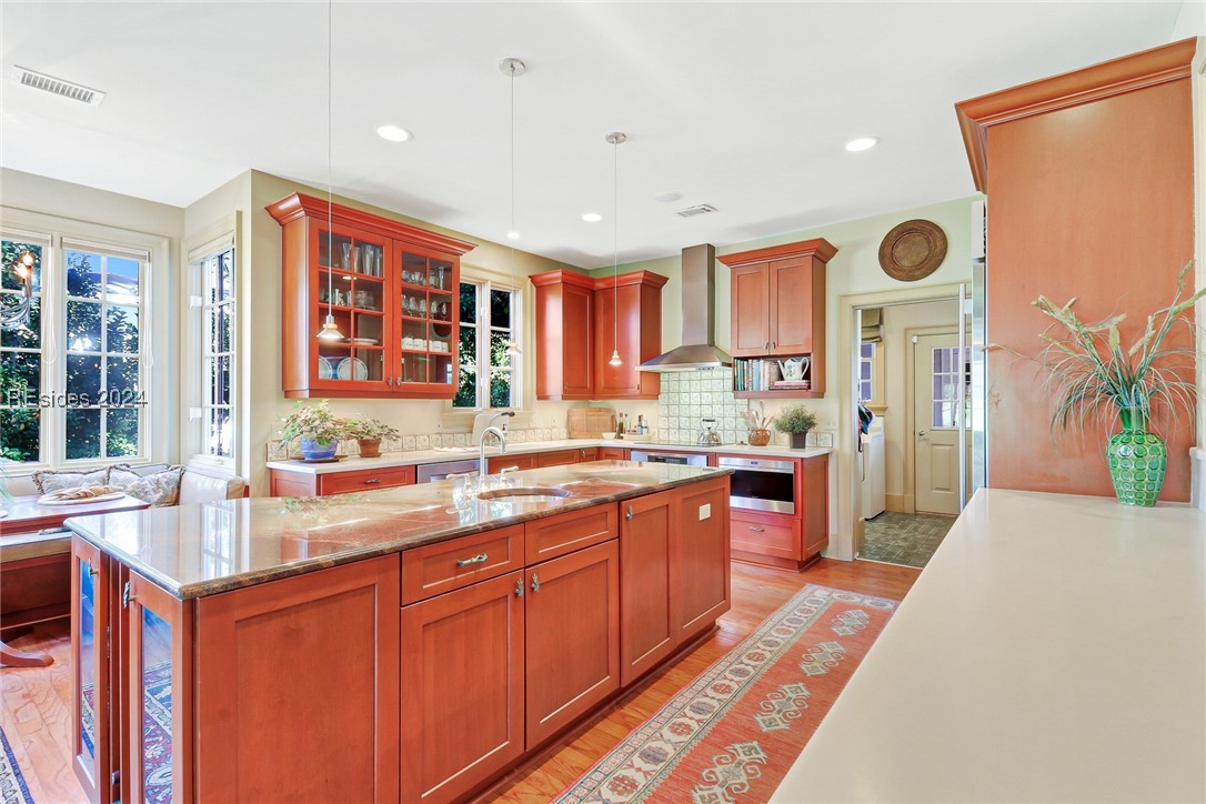 77 Lexington Drive