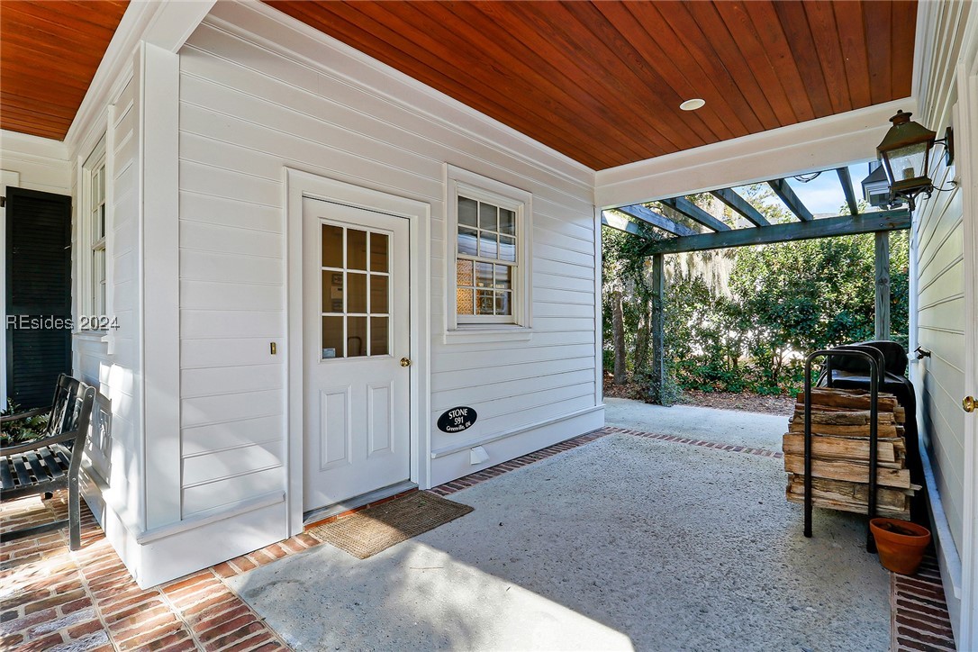 77 Lexington Drive