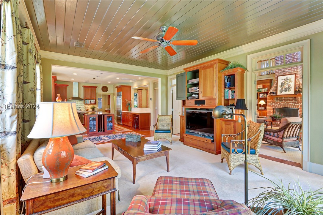 77 Lexington Drive