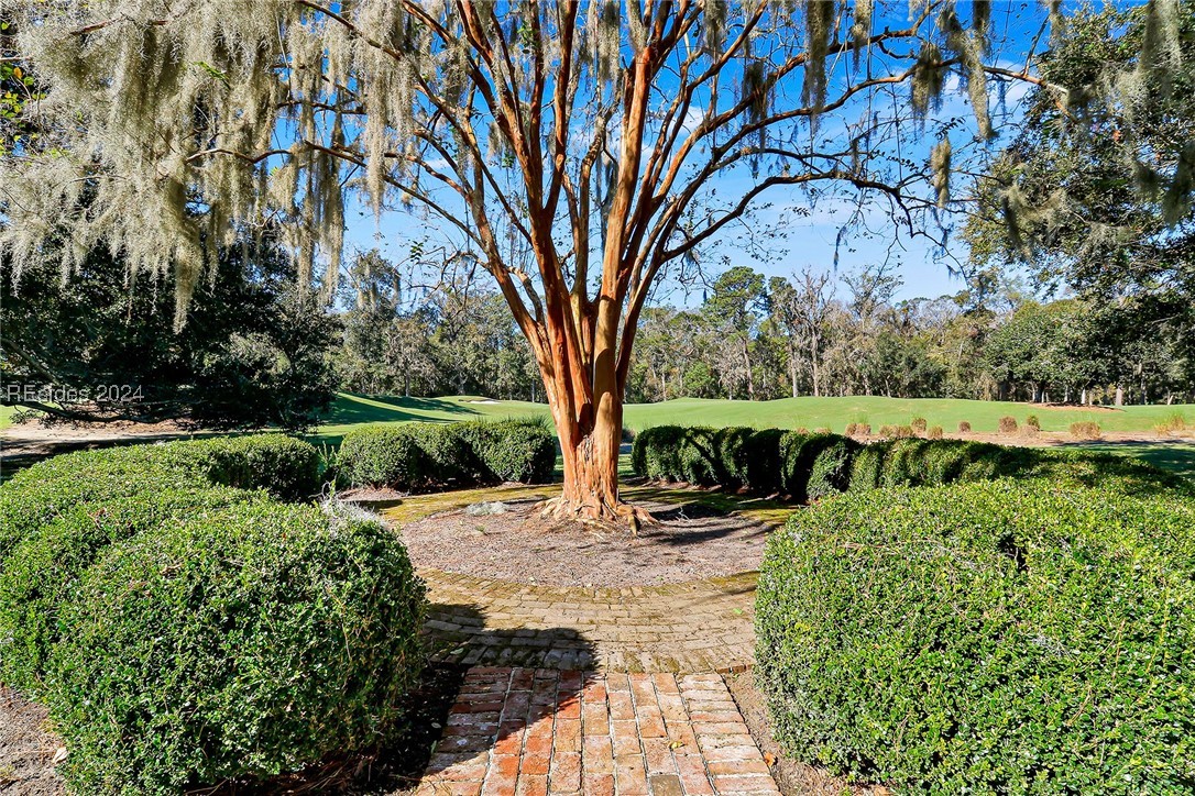 77 Lexington Drive