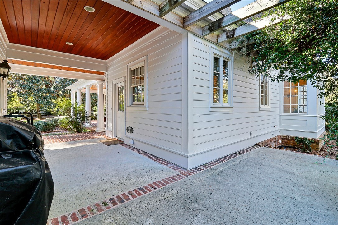 77 Lexington Drive