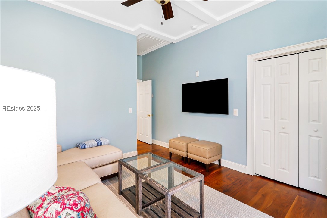 11 W Kershaw Drive