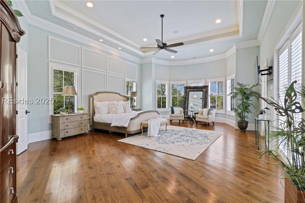 8 York Circle