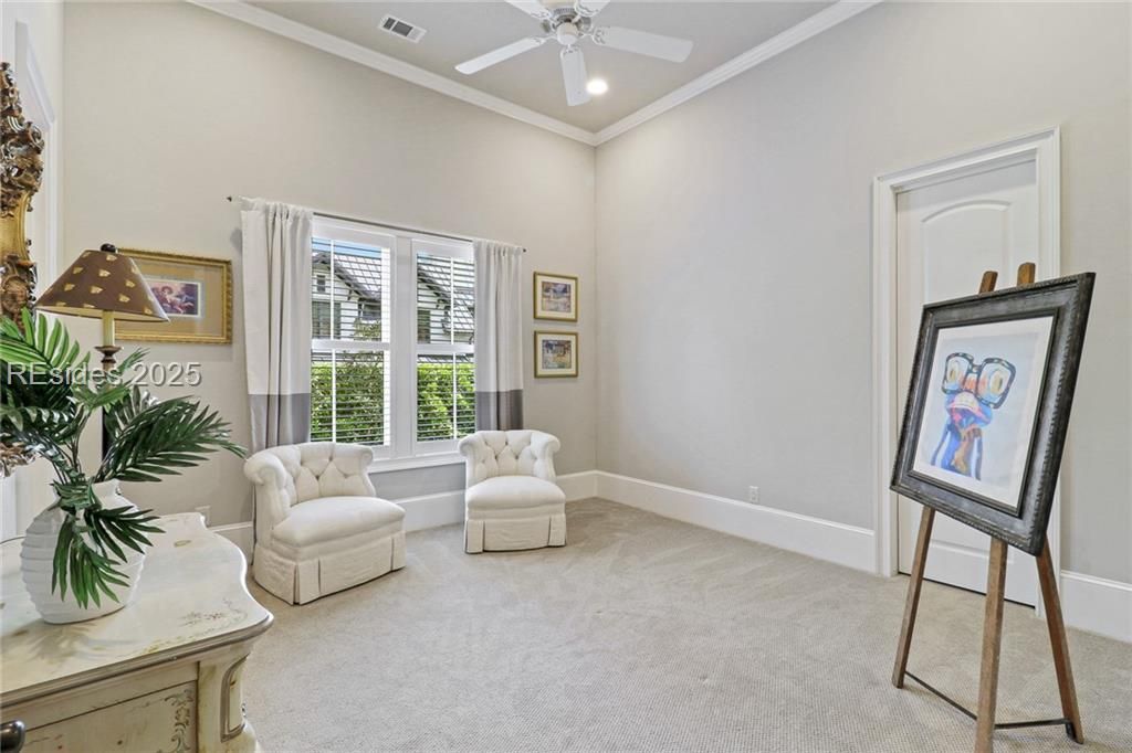 8 York Circle