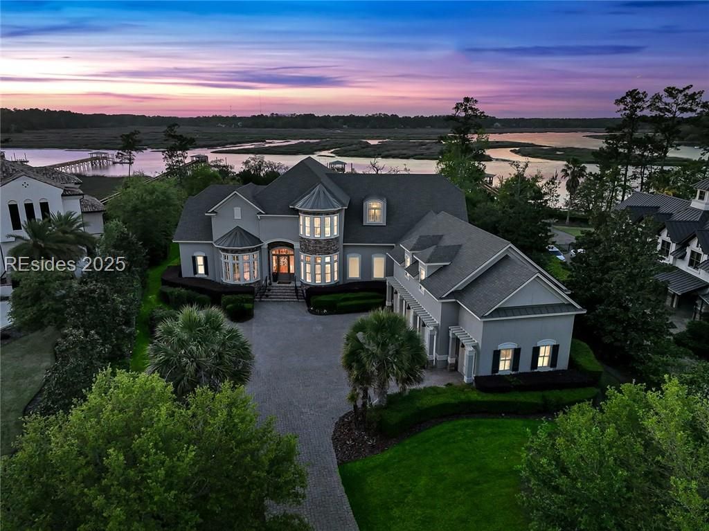 8 York Circle