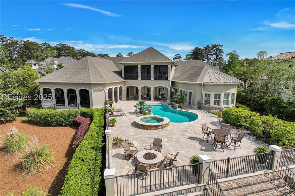8 York Circle